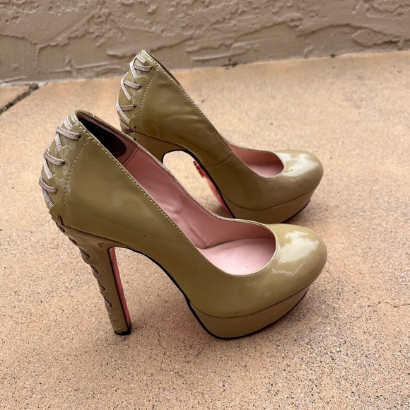 Betsey Johnson Dita Corset Lacing up the Back Tan Patent Leather Platform Heels - Picture 2 of 11